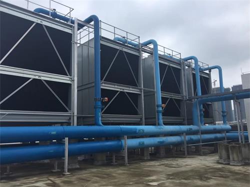 有間隙<a href=http://www.hengtong888.cn/tags21_0.html target=_blank class=infotextkey>冷卻塔填料</a>安裝中“align= <a href=http://www.hengtong888.cn/tags21_0.html target=_blank class=infotextkey>冷卻塔填料</a>安裝有間隙